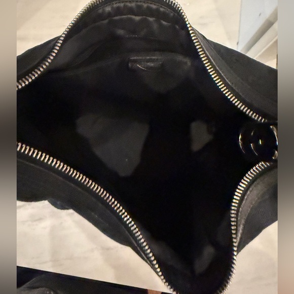 Authentic Vintage Gucci Shoulder Bag - Classic Black with GG monogram - Picture 8 of 10